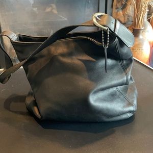 Coach shoulder purse.. beautiful genuine leather bag. 14X10X2.5